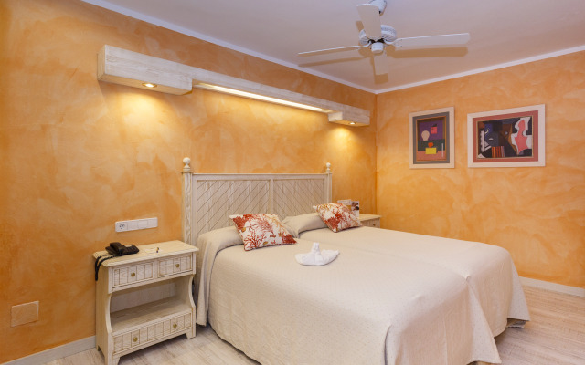 Royal Son Bou Family Club