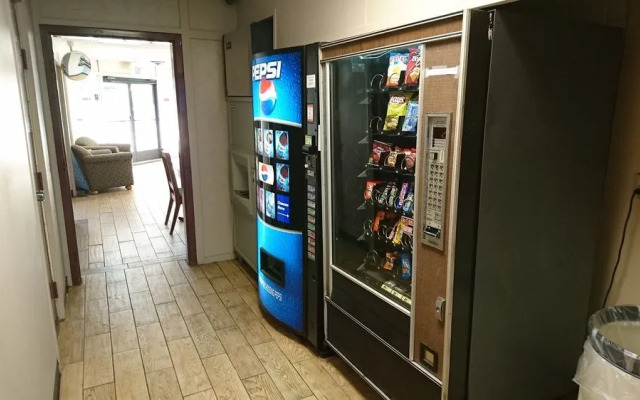 Super 8 Flint/Burton Area