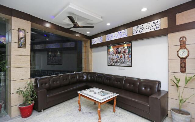 OYO 14220 Hotel BR Plaza