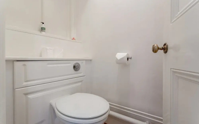 Large & Bright 1 Bed Flat In Piccadilly Circus