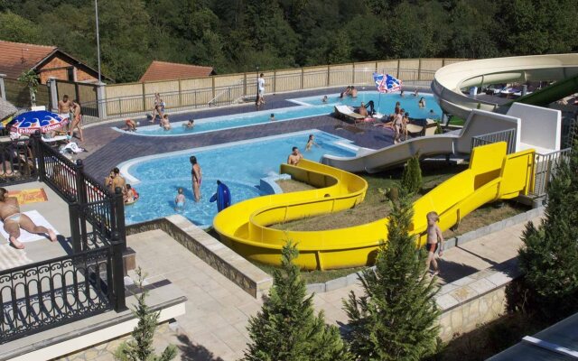 Sunny Hill Apartments & Aqua Park