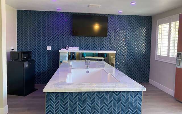 Super 8 by Wyndham Oceanside Downtown