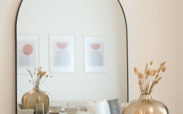 Yogi - Lake-Side Fancy Apartment Near Dubai Mall