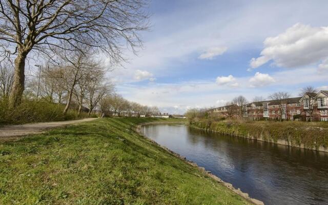 Lovely 2-bed Apartment in Salford