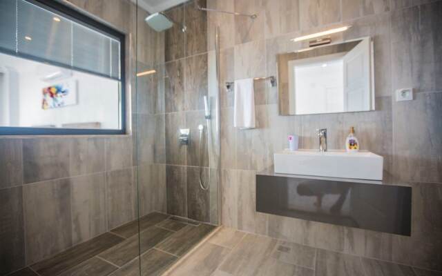 Villa Roza by Akdenizvillam