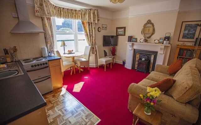 Cladda House & Holiday Apartments