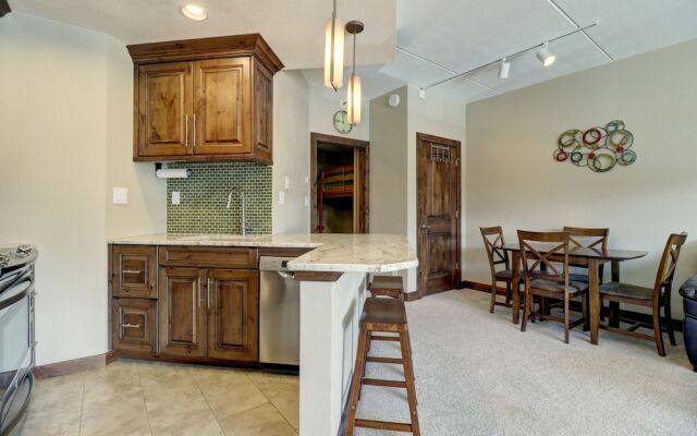 Tl411 Telemark Lodge Studio by RedAwning