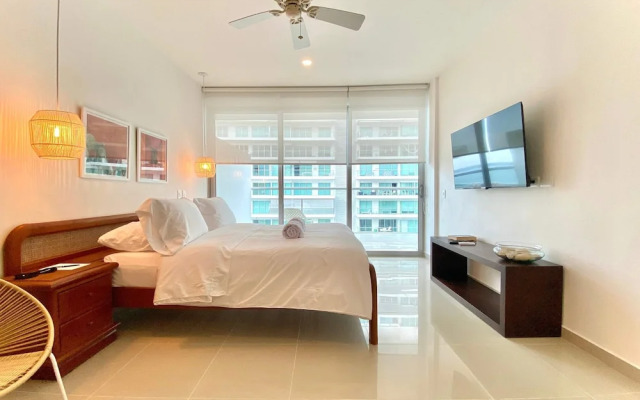 w Impeccable 2BR w Charming Balcony in CTG