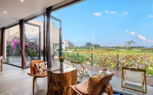 Puyuman Lake View Inn