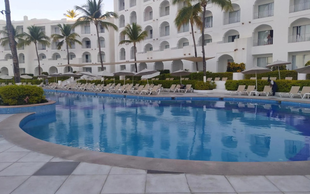 Sierra Mar All Inclusive at Tesoro