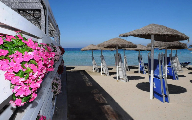 Delfino Beach Hotel