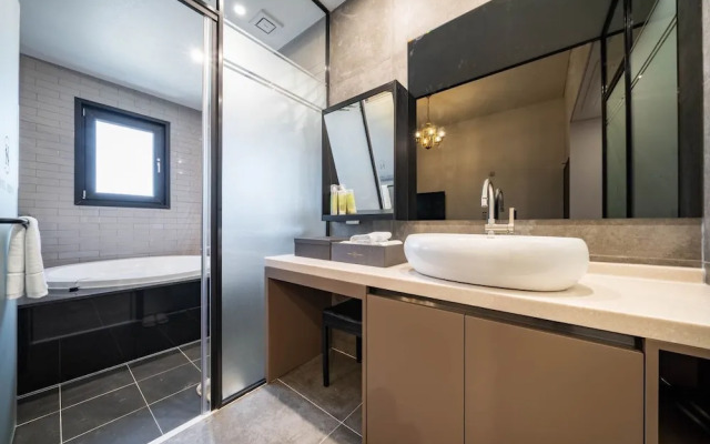 Pyeongtaek Hermes Hotel