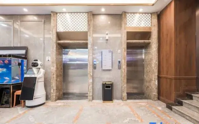 Starway Hotel (Delingha Road Chengdong Wanda Plaza)