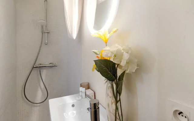 Mattoni in Menton With 1 Bedrooms and 1 Bathrooms