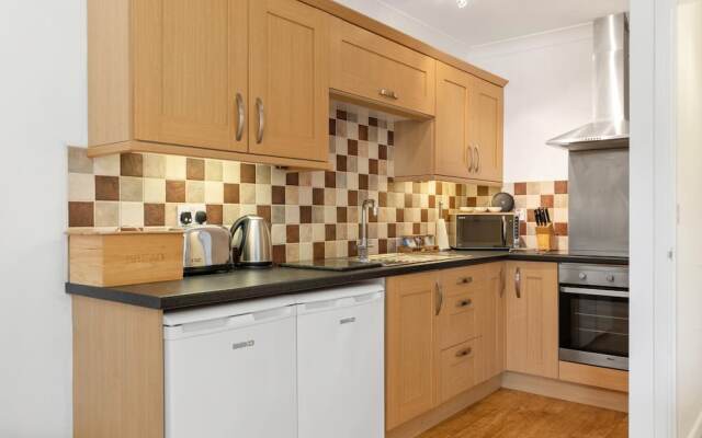 St Helens Apartment 2 - Short Walk to Beach