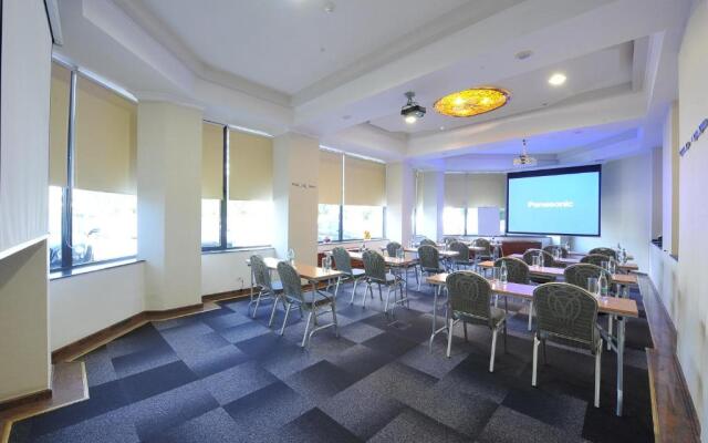 Crystal Palace Hotel