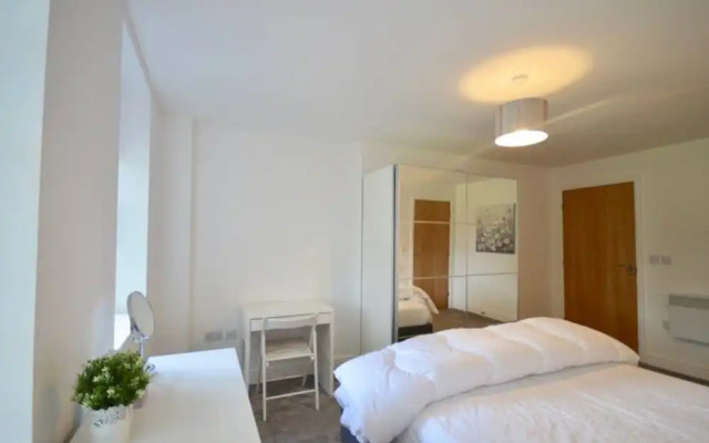 Stylish 2 Bedroom Apartment in Downtown Bristol