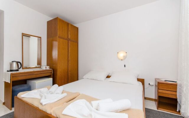 Apartments and Room Nada