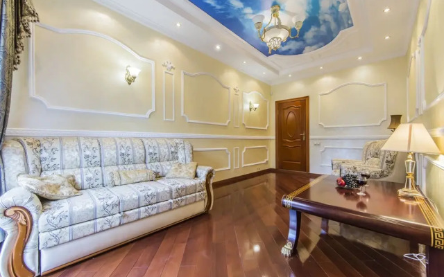 Luxurious Classic Apartment Bessarabka