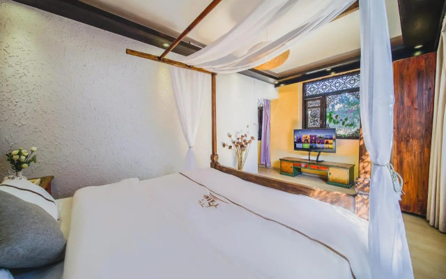 Langyue Hanfu Travel Theme Inn (Lijiang Ancient City Branch)