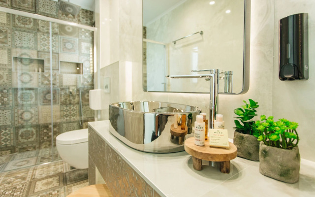 Blue Carpet Luxury Suites