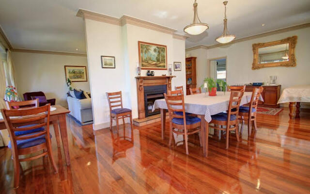 Rosevillehouse Bed & Breakfast
