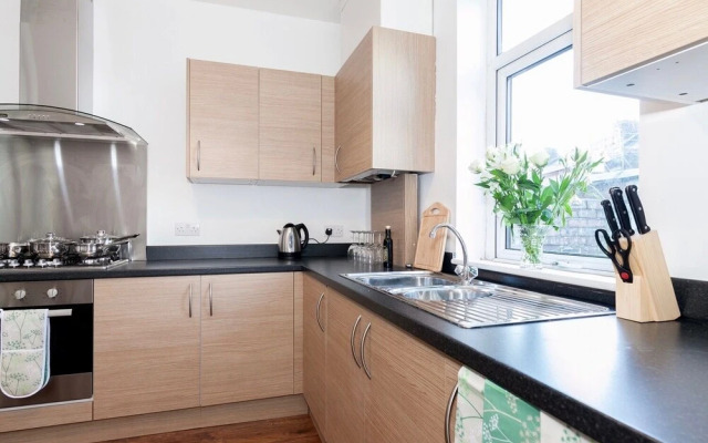 6 Bed House near Manchester
