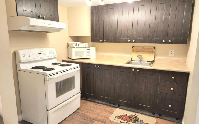 Cozy spacious Apt In Laval, Greater Montreal