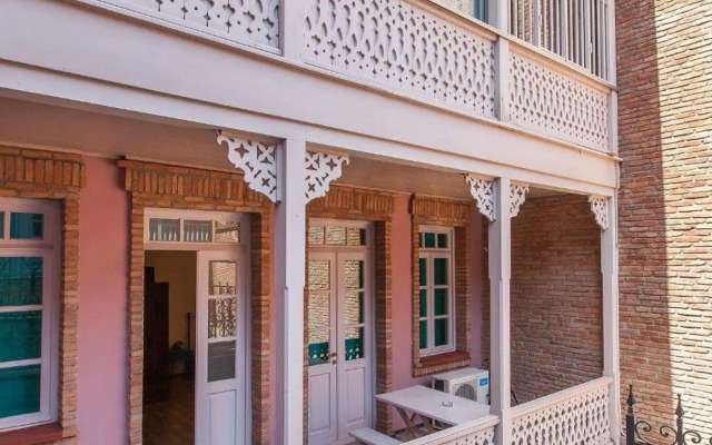 Apartment On Saadi Str Old Tbilisi