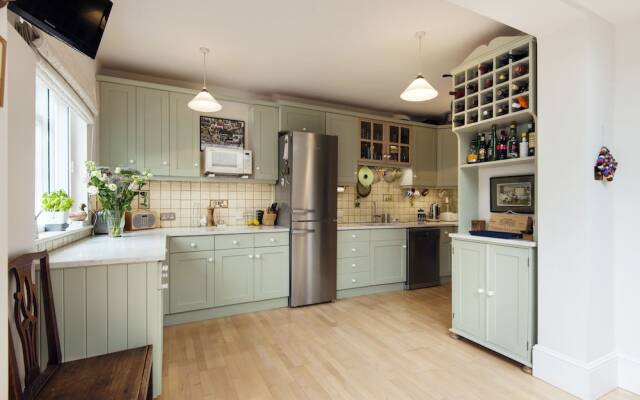Magnificent Clapham Common Home close to Brixton