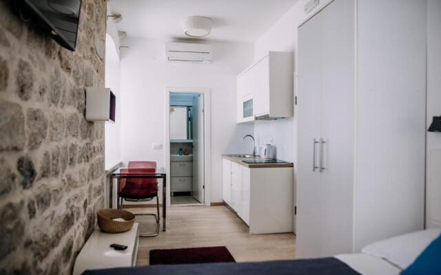 Apartments Amorozo