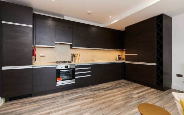 The Harlesden Escape - Spacious 3bdr Flat With Balcony