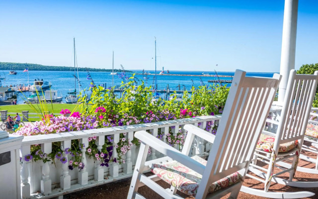 Island House Hotel