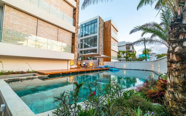 Penthouse 13 - One Bay Residence with private rooftop terrace and dip in pool