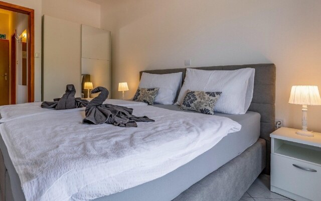 Alluring Apartment in Banjole near Beach & Island
