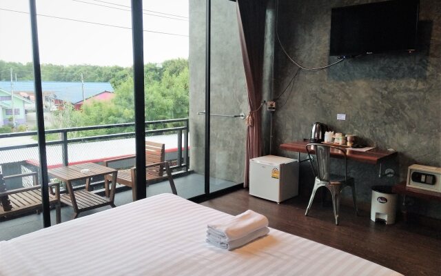 One Four Seven Hotel & Snooker Bar