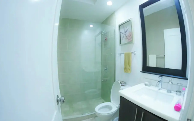 City View New Kingston Apartment w/ Pool
