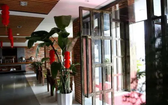 Pai Hotel (Xinchang Qixing Residential District Branch)