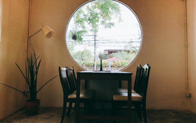 Khemjit Cafe And Bed