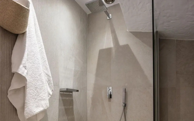 Akonizia Luxury House - With Private Swimming Pool