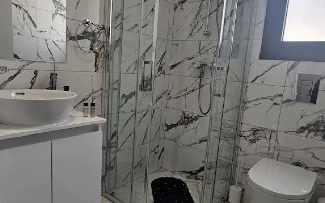 86 LCA - Stay Mackenzie Beach Luxurious Studio