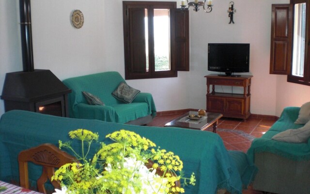 Villa With 3 Bedrooms in El Chorro, With Wonderful Mountain View, Priv