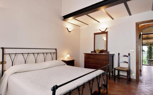 Poolside Vacation Home, Foiano