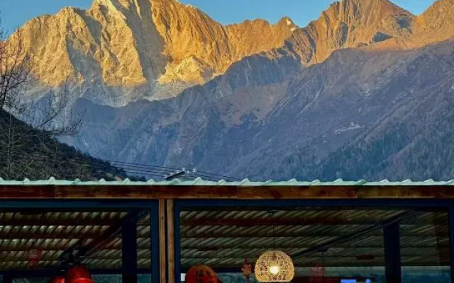 Siguniang Mountain and other winds come to the snow mountain B&B – Outside – Ngawa