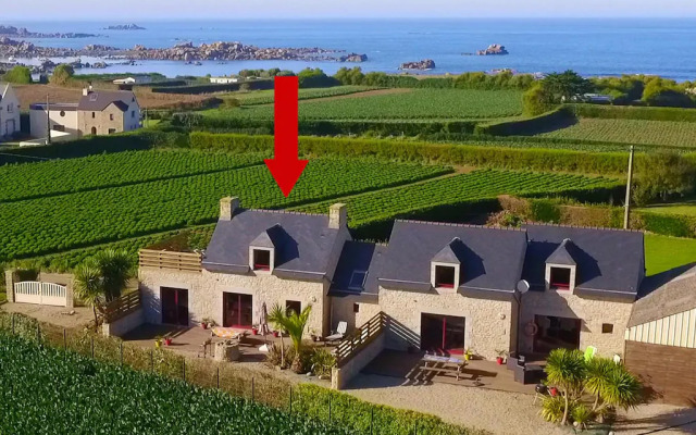 Semi-detached house near the sea, Cléder