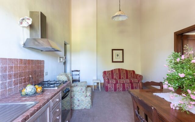 Traditional Apartment in Rapolano Terme with Swimming Pool