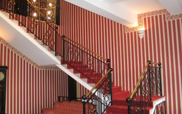 Hotel Księżycowy Dworek