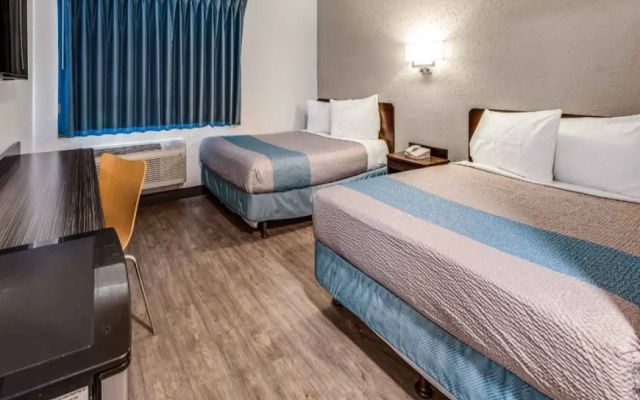 Motel 6 Fort Wayne, IN