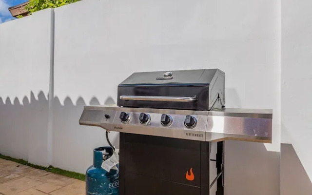 Remodeled 3br2ba Cozy Central Private Pool