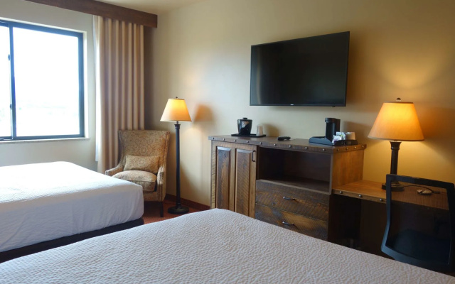 Glacier International Lodge